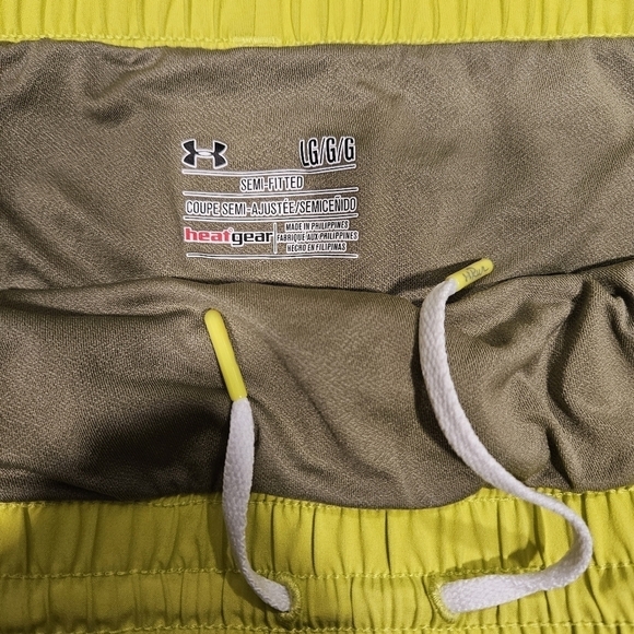 Under Armour Running Shorts Size Large Green Heat Gear - Picture 3 of 3